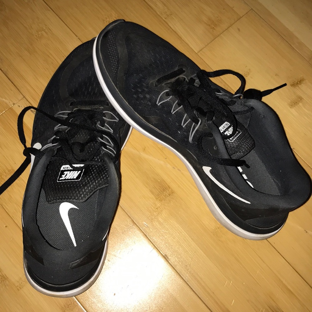 Mens black  Nike shoes size 8